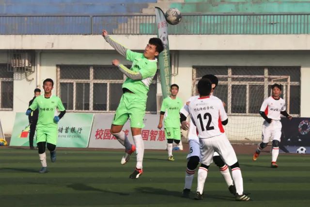 皇马4-1完胜塞维利亚：战术调整与球员表现点评